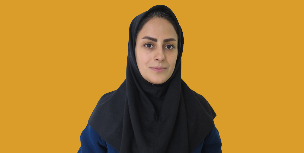 میترا ثقفی معلم پایه سوم دبستان سلام سرو